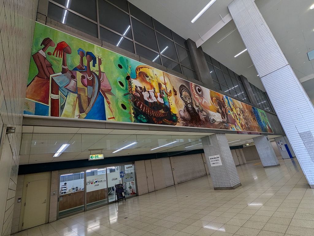 アンゴラ共和国から寄贈されたセンター北駅の壁画