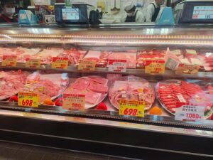 横浜野本　入口から正面　牛肉コーナー