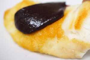鯛のポワレにアサイースプレッド