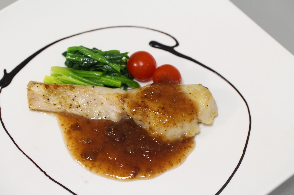 タラのポワレ　イチジクソース添え