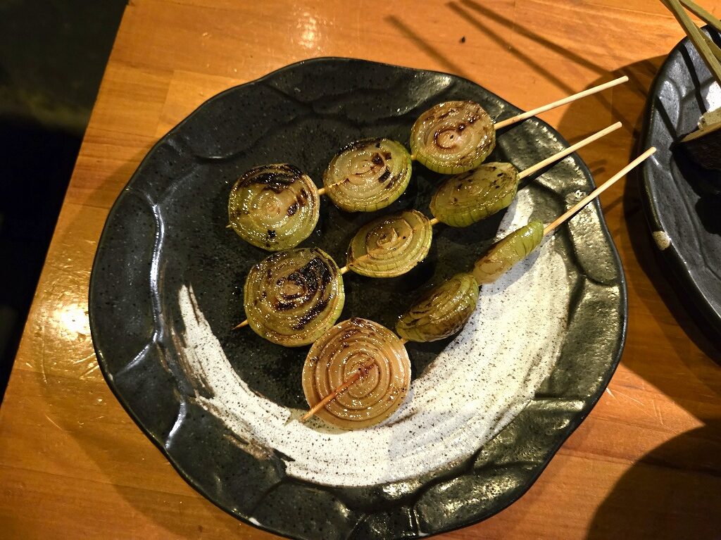 玉ねぎの串焼き　（鶏和酎）