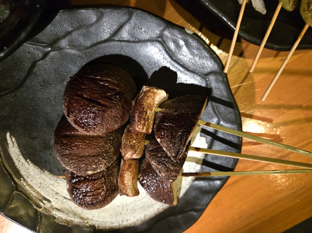 シイタケの串焼き（鶏和酎）